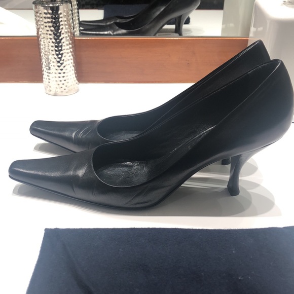 PRADA LEATHER PUMPS - Picture 4 of 10